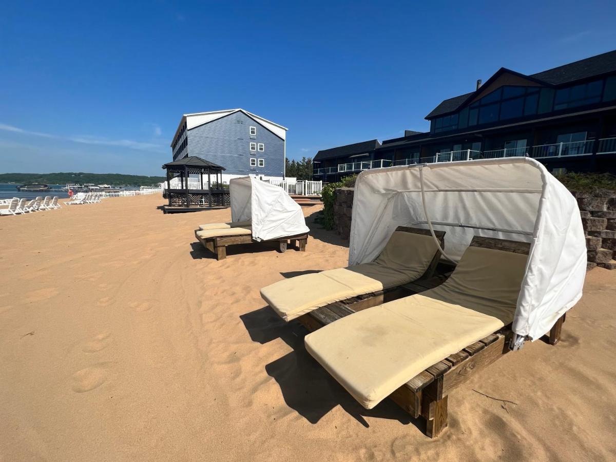 The Beach Haus - Траверс-Сіті Екстер'єр фото