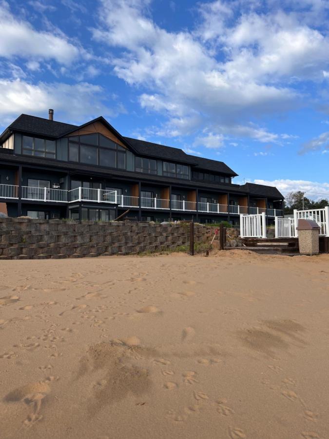 The Beach Haus - Траверс-Сіті Екстер'єр фото