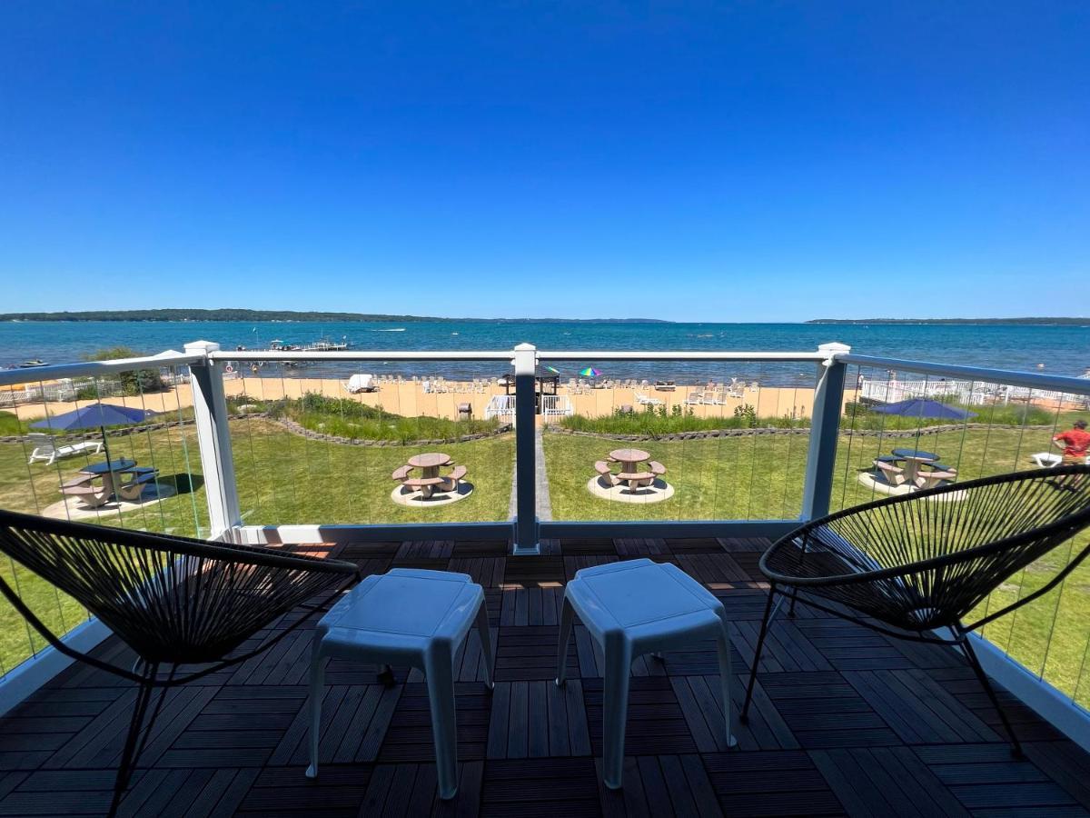 The Beach Haus - Траверс-Сіті Екстер'єр фото